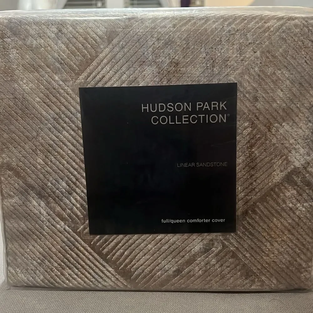 Hudson Park Collection Linear Sandstone Duvet Cover, NWT, Size Full-Queen